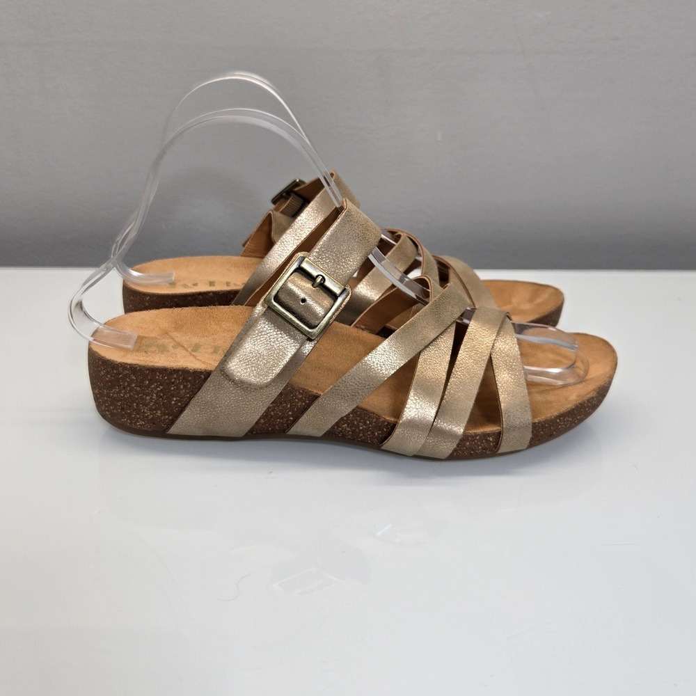 Korks Comfort Sandals Womens 8M Metallic Gold Cork Wedge Strappy Buckle Casual